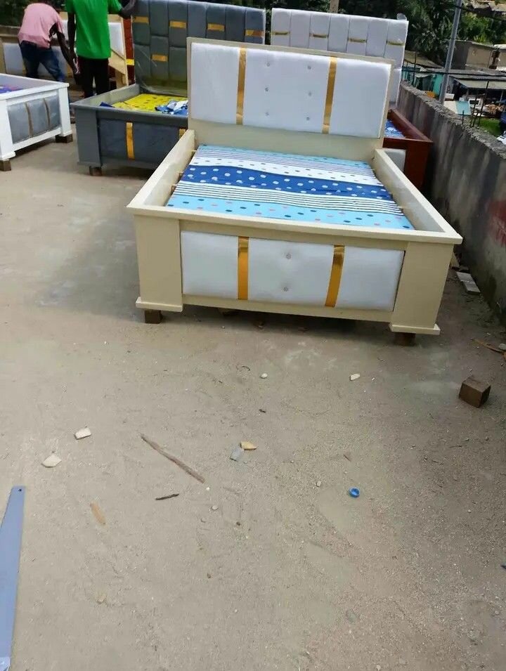 Lit moderne avec rangement