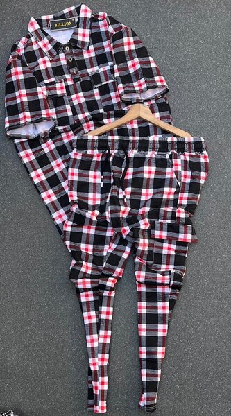 Tenue décontractée à carreaux