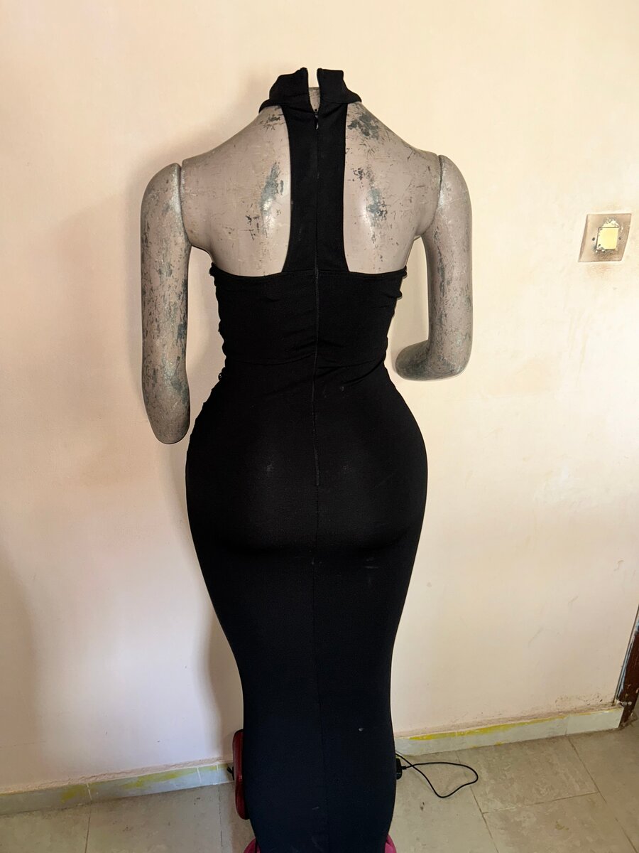 Robe noire moulante soirée