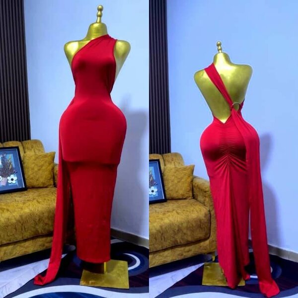 Robe élégante à une épaule