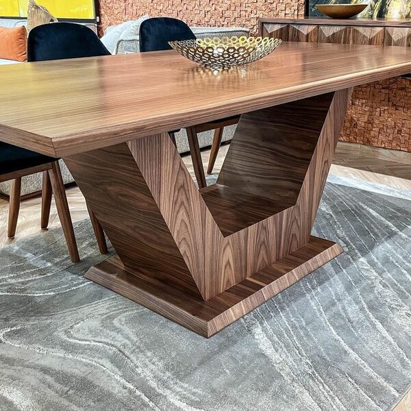 Table design en bois élégant