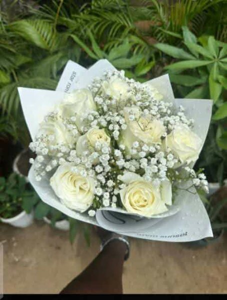 Bouquet de roses blanches élégantes