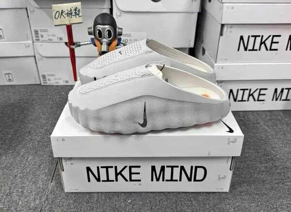Nike Mind - Mules et sabots confortables