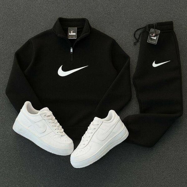 Ensemble survêtement Nike noir et baskets blanches