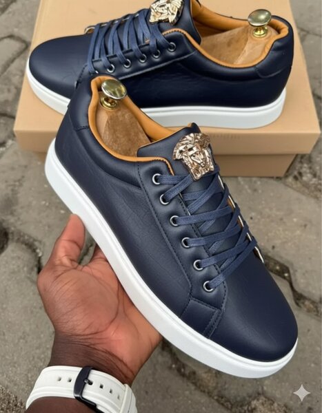 Baskets en cuir bleu lion