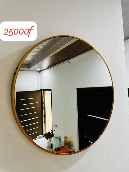 Miroir rond mural doré
