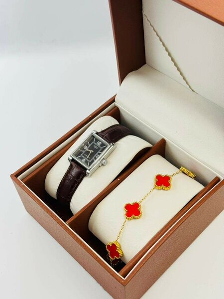 Montre carrée avec bracelet élégant