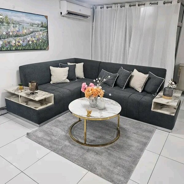 Table basse ronde en marbre et métal doré