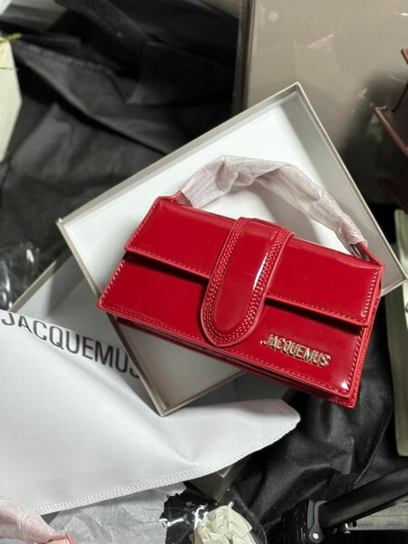 Sac à main rouge élégant