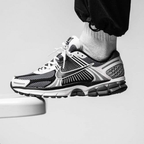 Nike VOMERO 5 Gris Noire