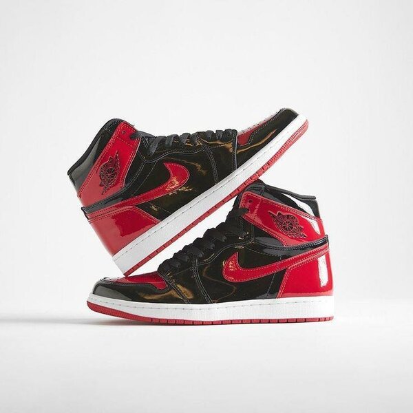 Baskets montantes rouges et noires