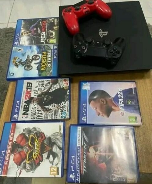 Console PS4 avec 7 jeux