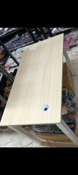 Table de bureau moderne