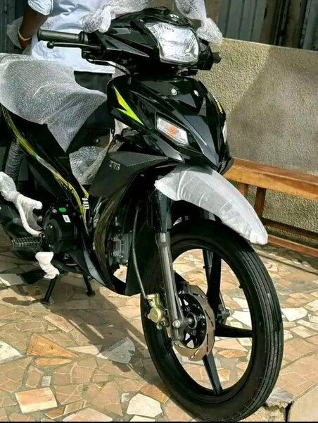 Nouveau scooter Yamaha noir