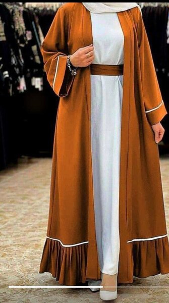 Abaya Marron avec détails blancs