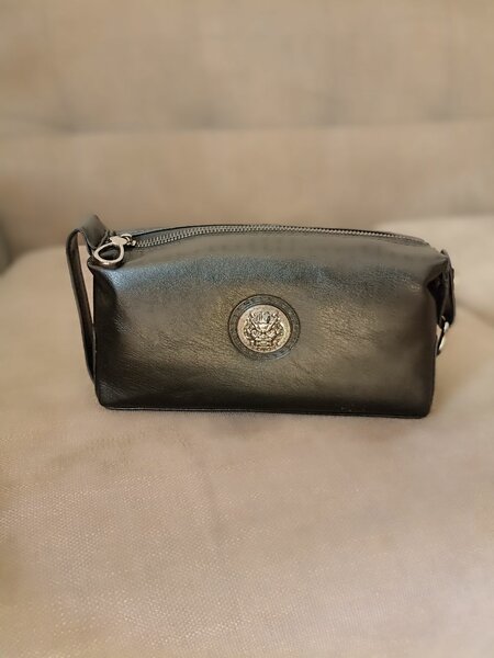 Trousse en cuir noir