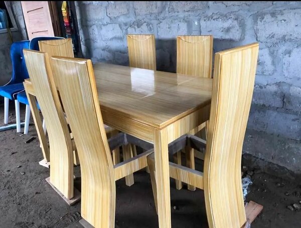 Ensemble table et chaises en bois