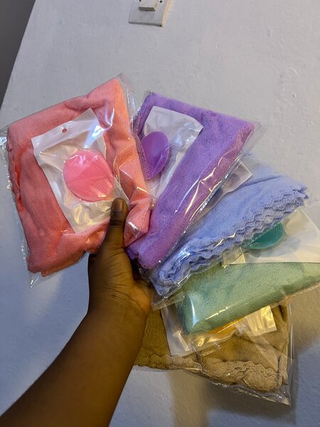 1 Serviette Douce et 1 brosse