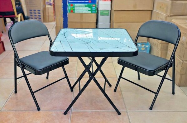 Table pliante en métal avec chaises